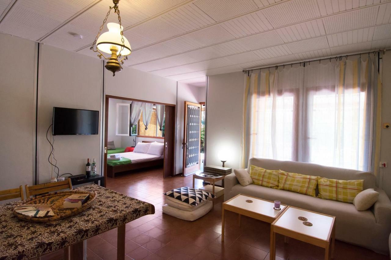 The Boucamviglia Beach House Saronida Exterior foto